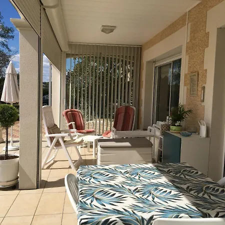 La Roseraie Pres De Vichy Guest house Charmeil