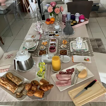 La Roseraie Résidence Près De Vichy Charmeil